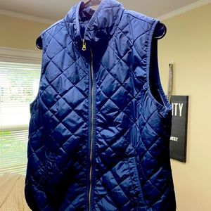 Old navy puffer vest. Woman’s Large.